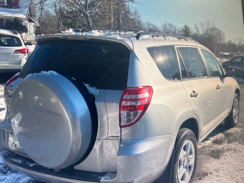 Toyota RAV4 Base I4 4WD 2012