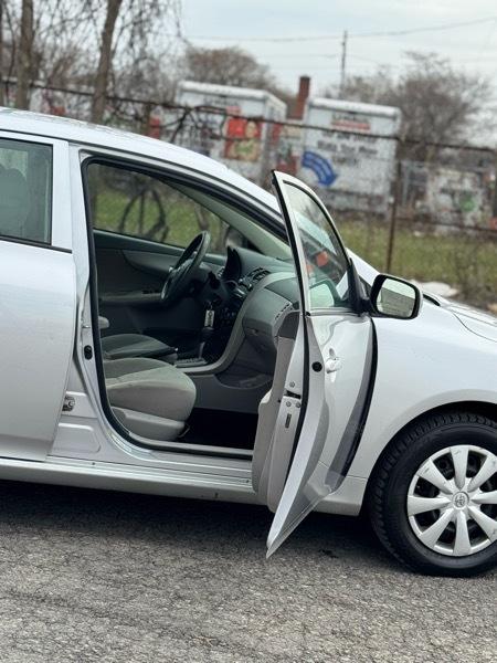 Toyota Corolla LE 2010