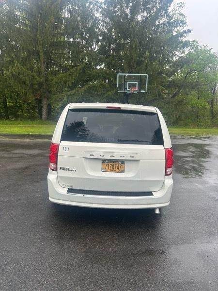 Dodge Grand Caravan SE 2012