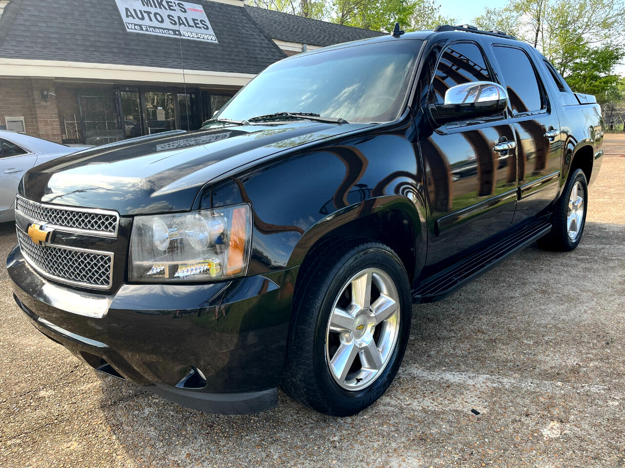 Chevrolet Avalanche LS 2WD 2012
