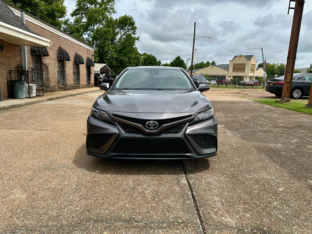 Toyota Camry SE 2021