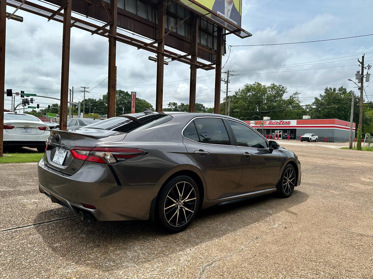 Toyota Camry SE 2021