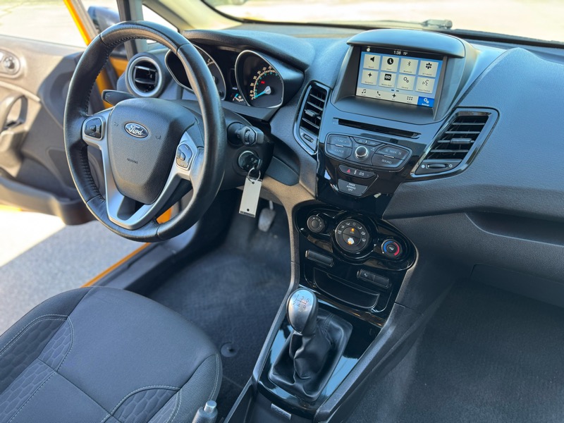 Ford Fiesta SE Hatchback 2016 Ford Fiesta SE Hatchback 2016