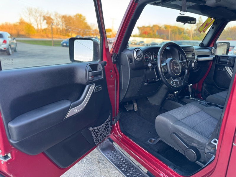 Jeep Wrangler Unlimited Sahara 4WD 2012 Jeep Wrangler Unlimited Sahara 4WD 2012