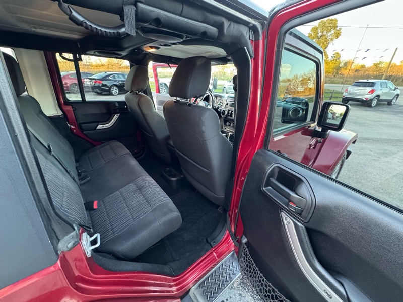 Jeep Wrangler Unlimited Sahara 4WD 2012 Jeep Wrangler Unlimited Sahara 4WD 2012