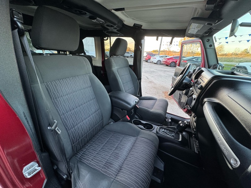Jeep Wrangler Unlimited Sahara 4WD 2012 Jeep Wrangler Unlimited Sahara 4WD 2012
