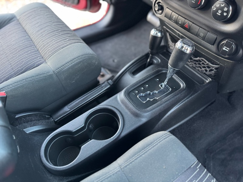 Jeep Wrangler Unlimited Sahara 4WD 2012 Jeep Wrangler Unlimited Sahara 4WD 2012