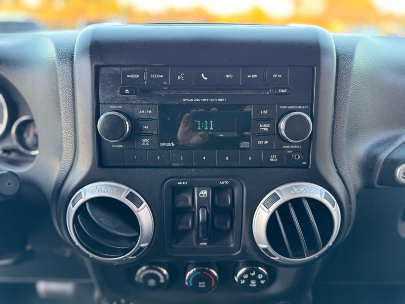 Jeep Wrangler Unlimited Sahara 4WD 2012 Jeep Wrangler Unlimited Sahara 4WD 2012