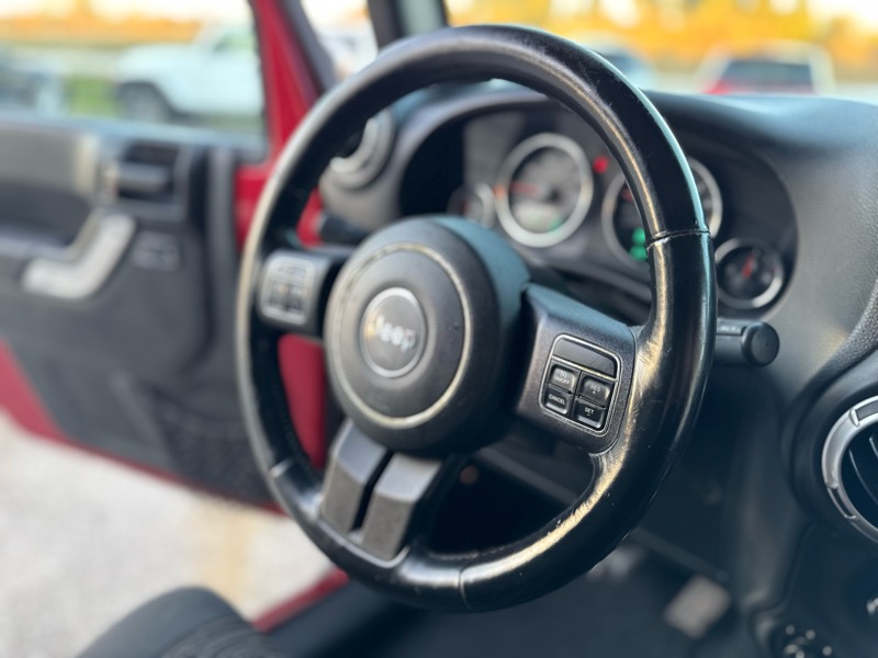 Jeep Wrangler Unlimited Sahara 4WD 2012 Jeep Wrangler Unlimited Sahara 4WD 2012