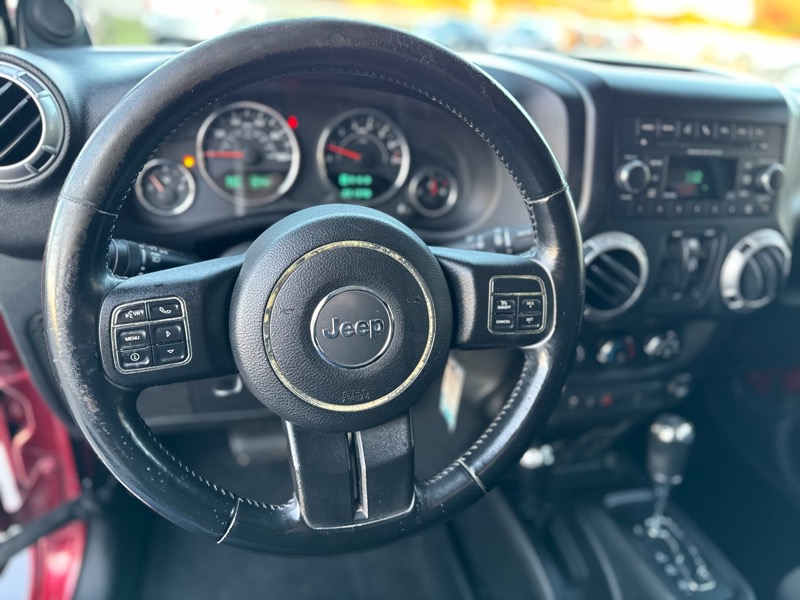 Jeep Wrangler Unlimited Sahara 4WD 2012 Jeep Wrangler Unlimited Sahara 4WD 2012