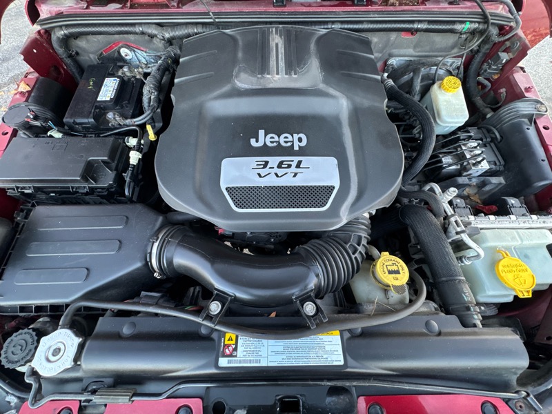 Jeep Wrangler Unlimited Sahara 4WD 2012 Jeep Wrangler Unlimited Sahara 4WD 2012