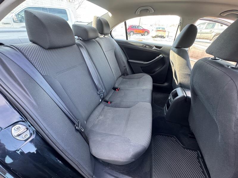 Volkswagen Jetta S 2013