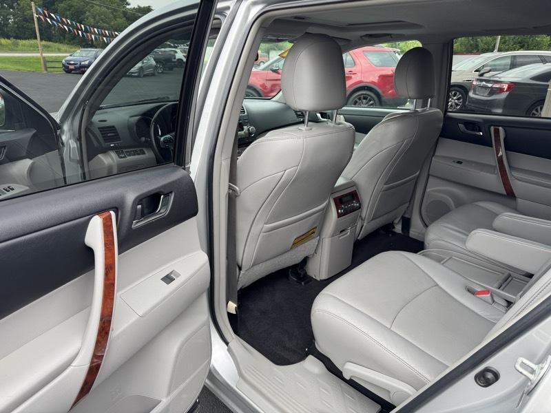 Toyota Highlander Limited 4WD 2011