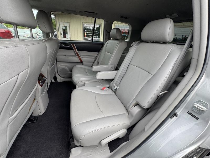 Toyota Highlander Limited 4WD 2011