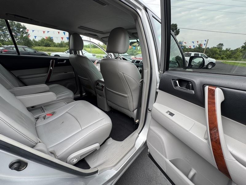 Toyota Highlander Limited 4WD 2011