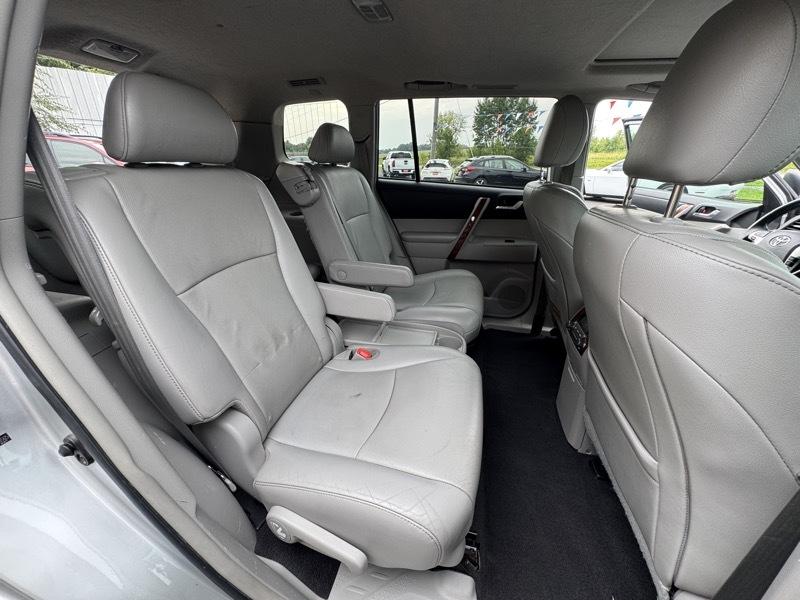 Toyota Highlander Limited 4WD 2011