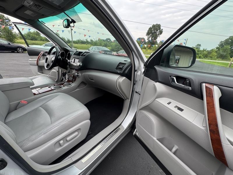 Toyota Highlander Limited 4WD 2011