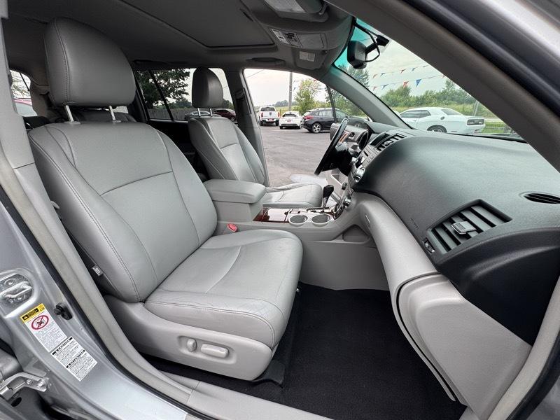 Toyota Highlander Limited 4WD 2011