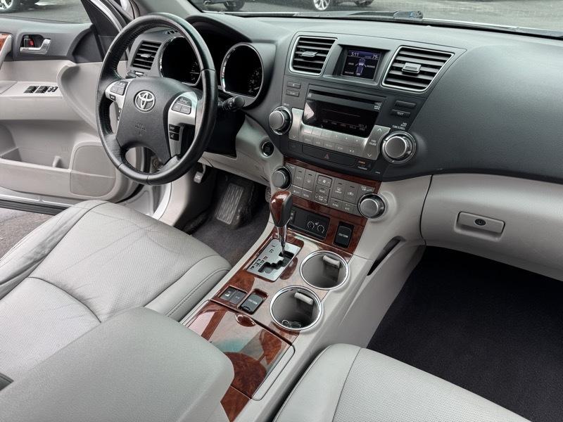 Toyota Highlander Limited 4WD 2011