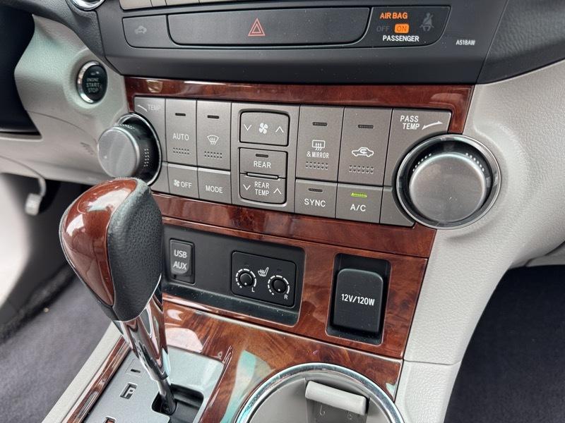 Toyota Highlander Limited 4WD 2011