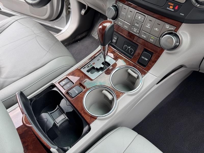 Toyota Highlander Limited 4WD 2011
