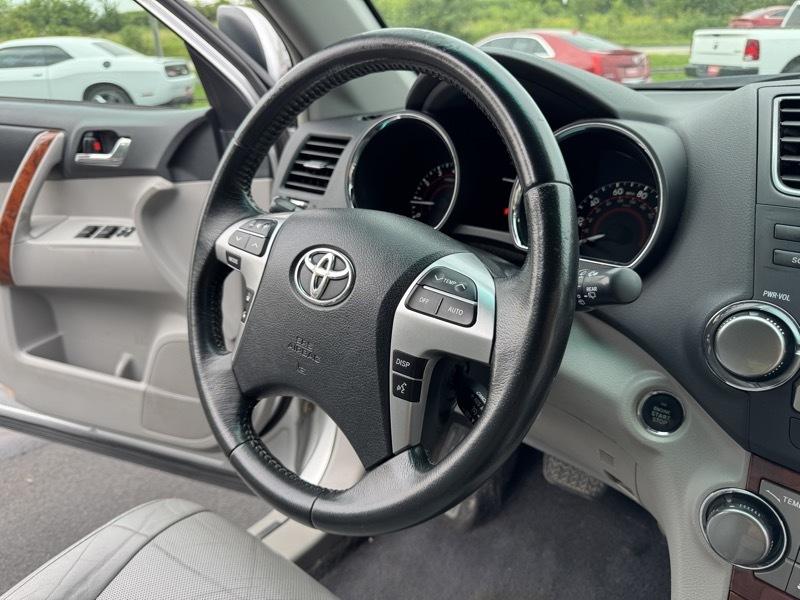Toyota Highlander Limited 4WD 2011