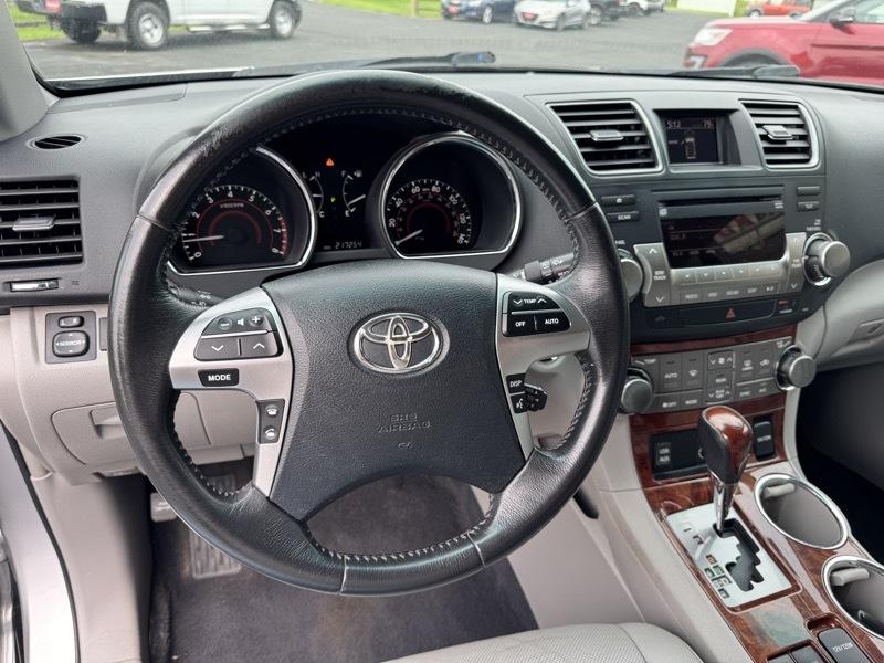 Toyota Highlander Limited 4WD 2011