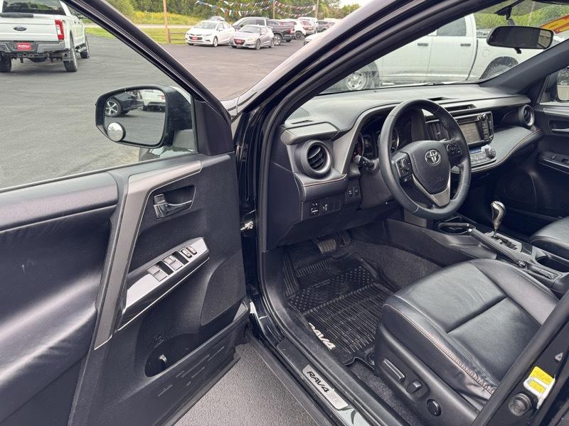 Toyota RAV4 SE 4WD 2016