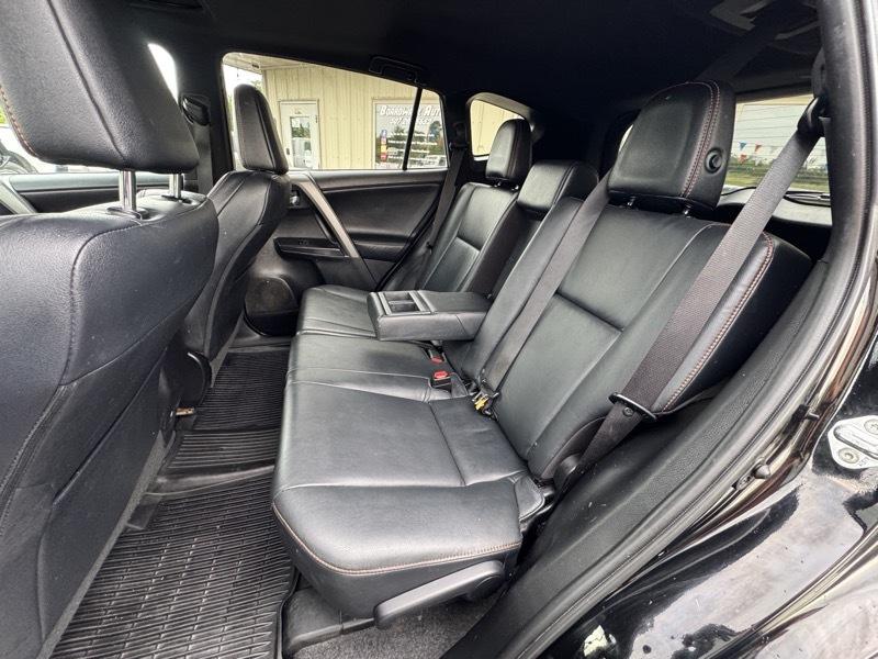 Toyota RAV4 SE 4WD 2016