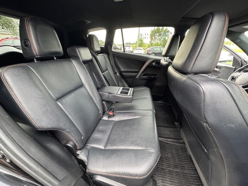 Toyota RAV4 SE 4WD 2016