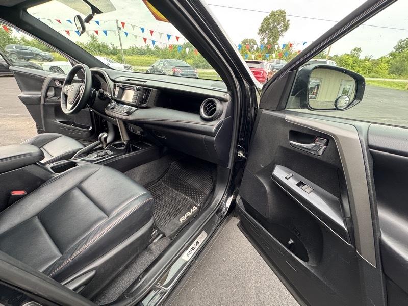 Toyota RAV4 SE 4WD 2016