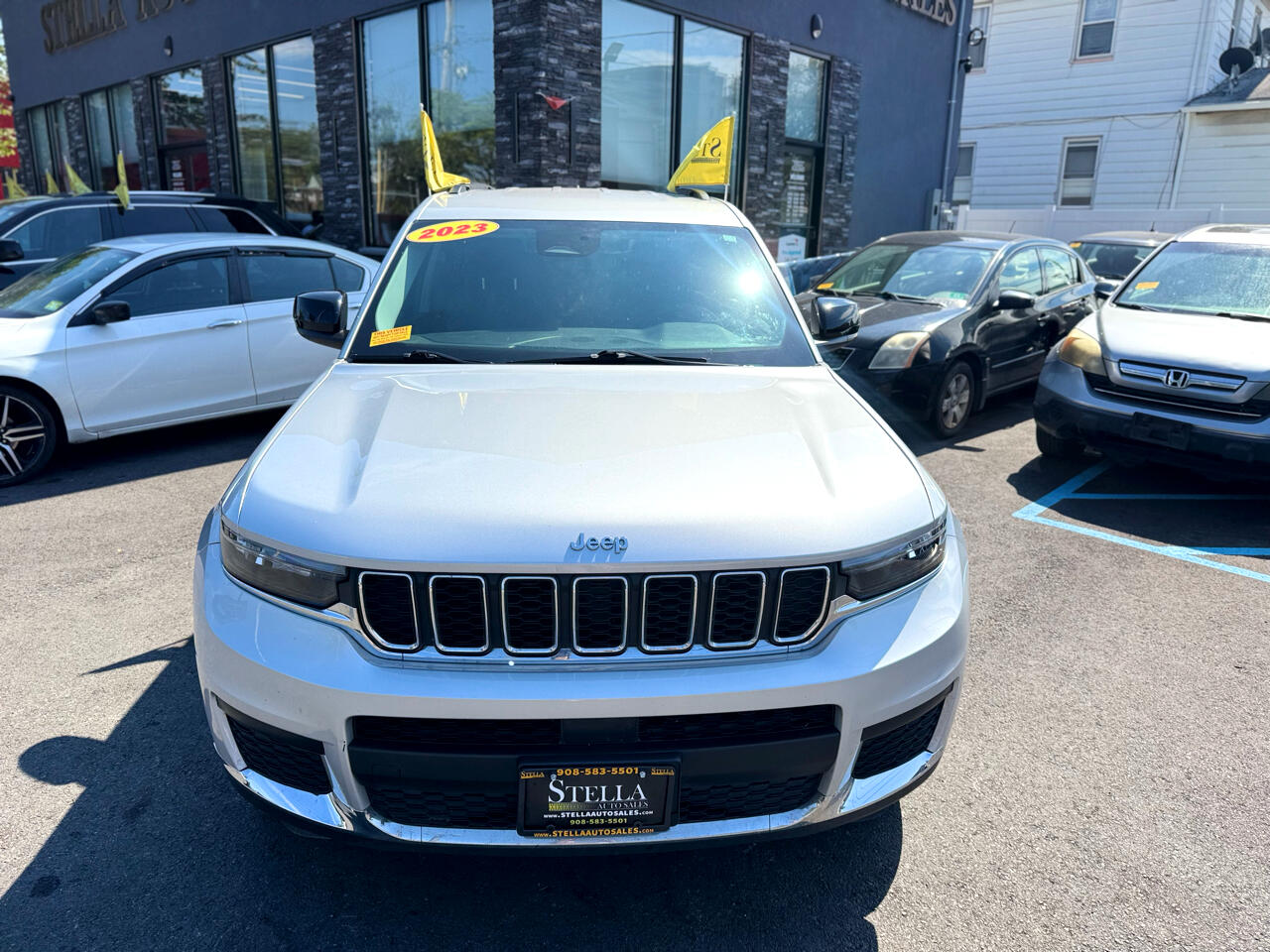 Jeep Grand Cherokee L Laredo 4WD 2023 Jeep Grand Cherokee L Laredo 4WD 2023