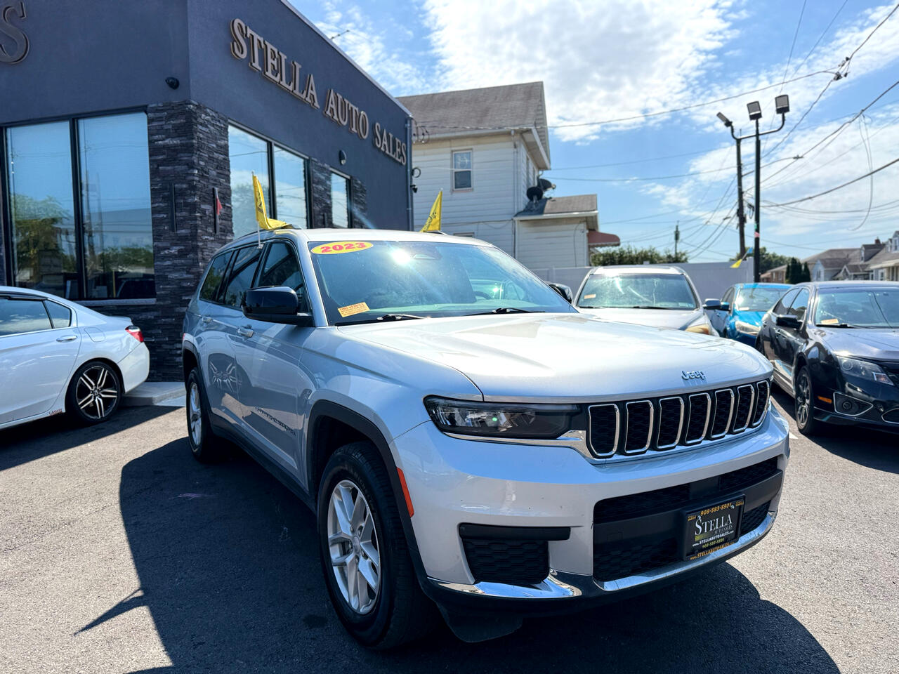 Jeep Grand Cherokee L Laredo 4WD 2023 Jeep Grand Cherokee L Laredo 4WD 2023