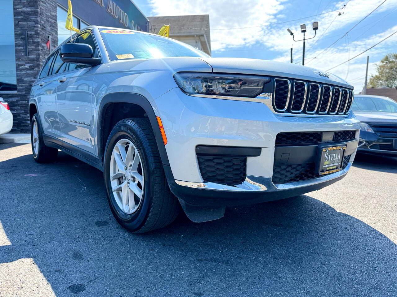 Jeep Grand Cherokee L Laredo 4WD 2023 Jeep Grand Cherokee L Laredo 4WD 2023