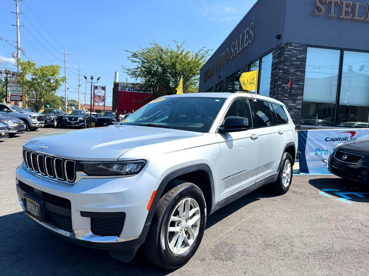 Jeep Grand Cherokee L Laredo 4WD 2023 Jeep Grand Cherokee L Laredo 4WD 2023