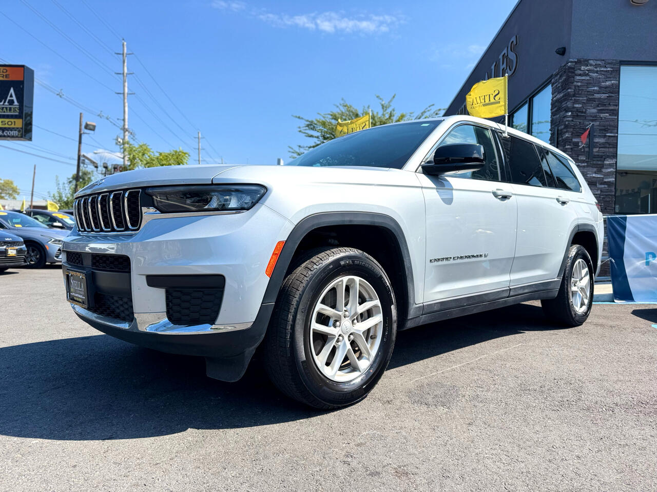 Jeep Grand Cherokee L Laredo 4WD 2023 Jeep Grand Cherokee L Laredo 4WD 2023
