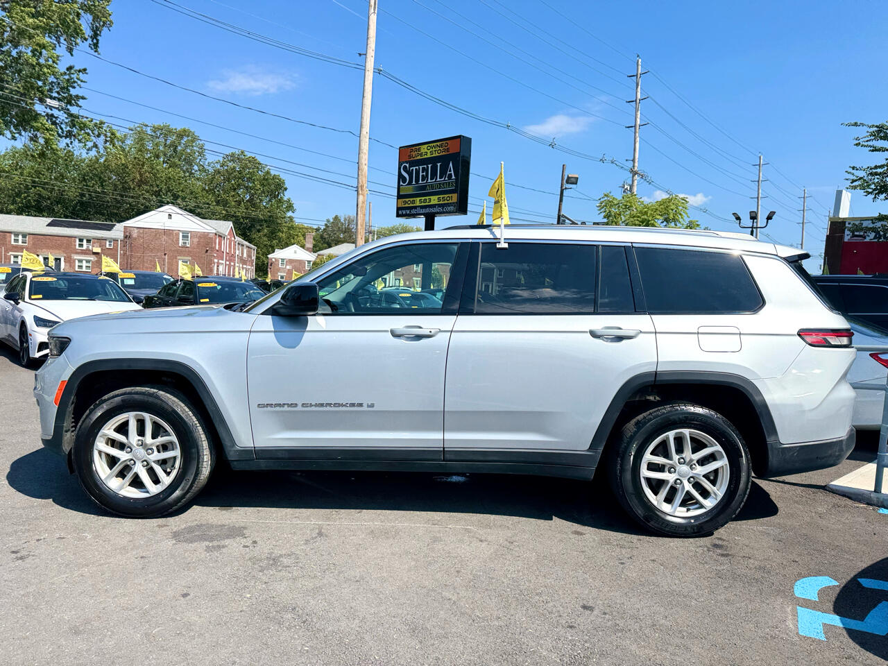 Jeep Grand Cherokee L Laredo 4WD 2023 Jeep Grand Cherokee L Laredo 4WD 2023