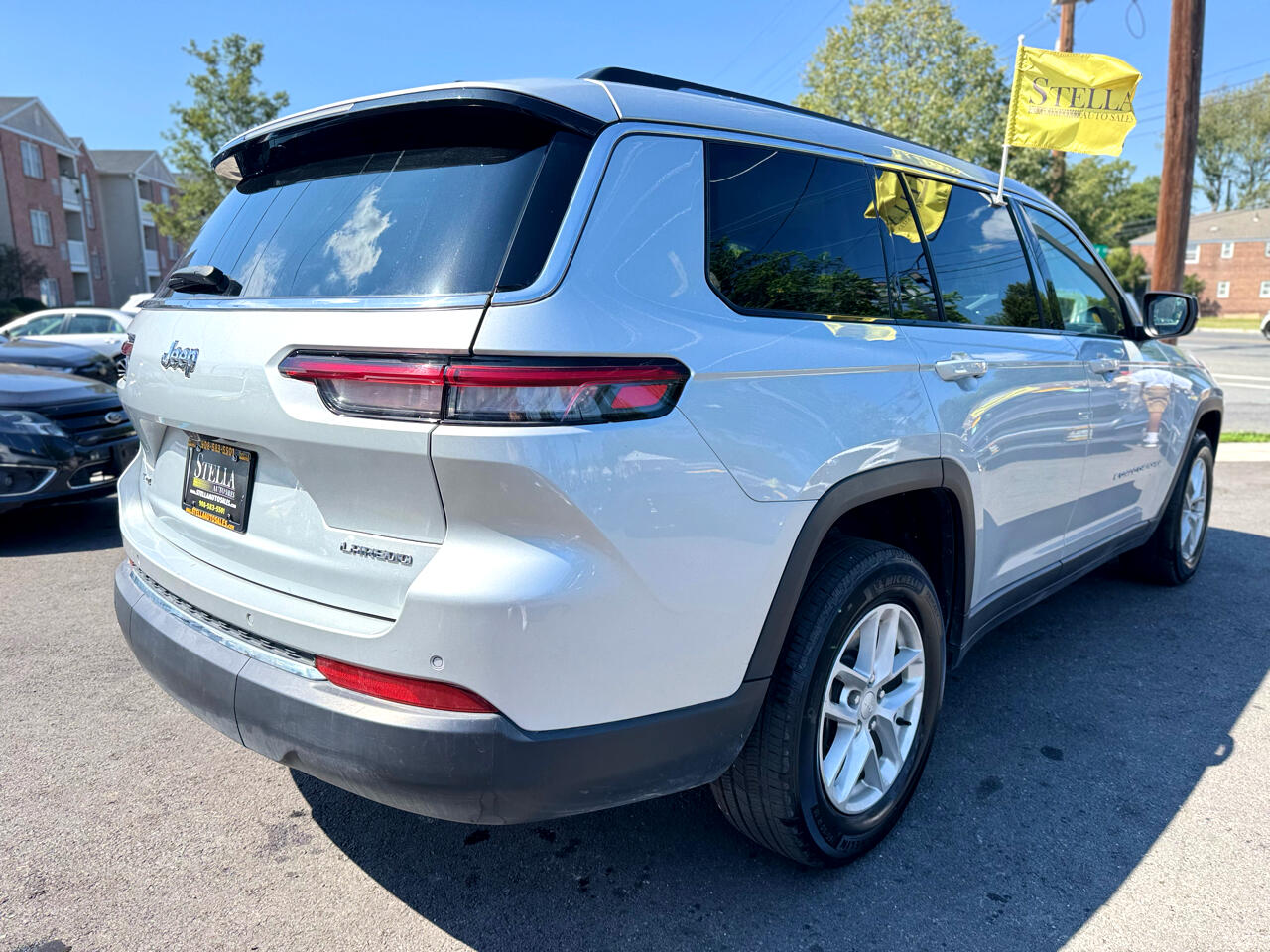 Jeep Grand Cherokee L Laredo 4WD 2023 Jeep Grand Cherokee L Laredo 4WD 2023
