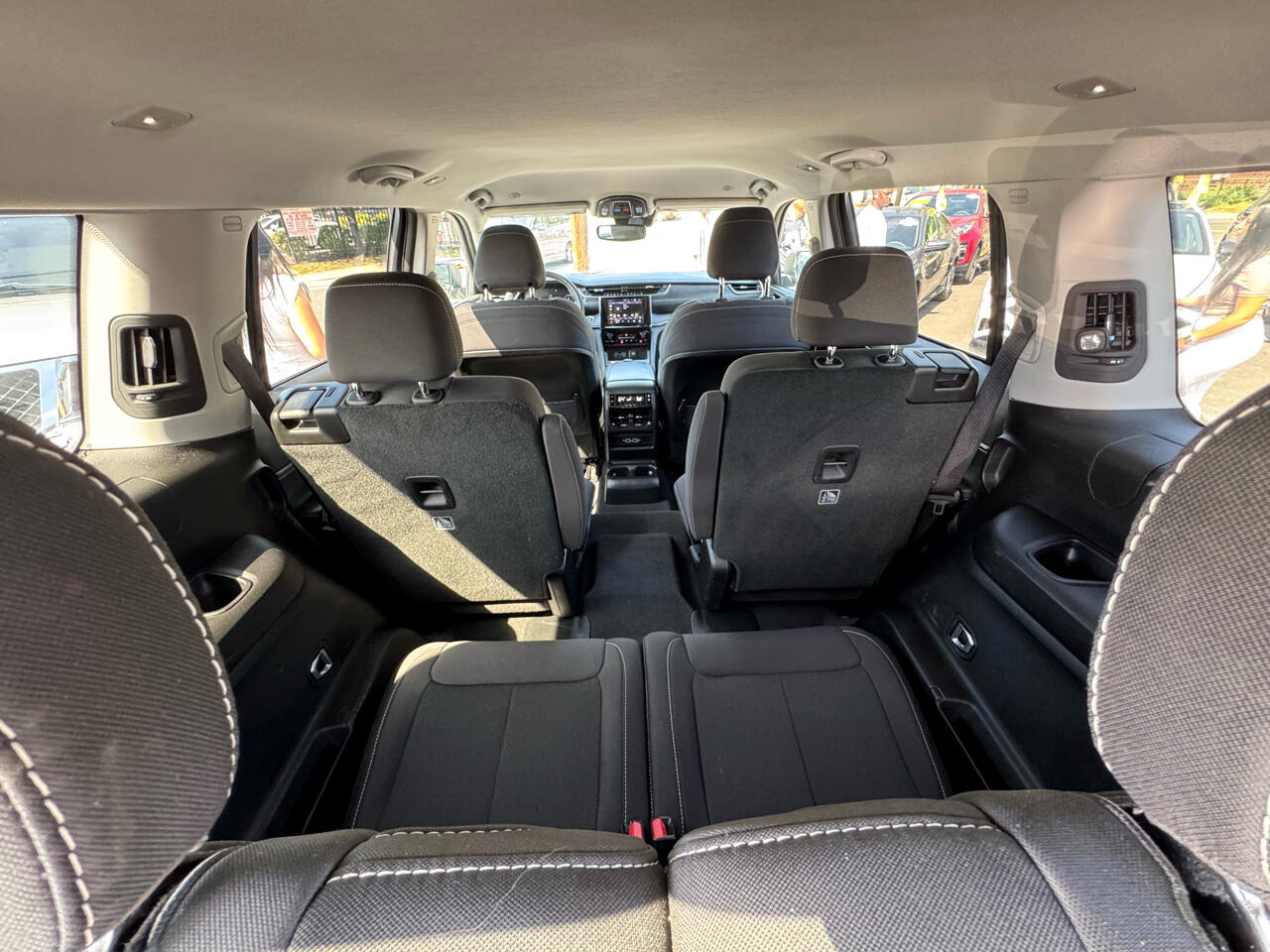 Jeep Grand Cherokee L Laredo 4WD 2023 Jeep Grand Cherokee L Laredo 4WD 2023