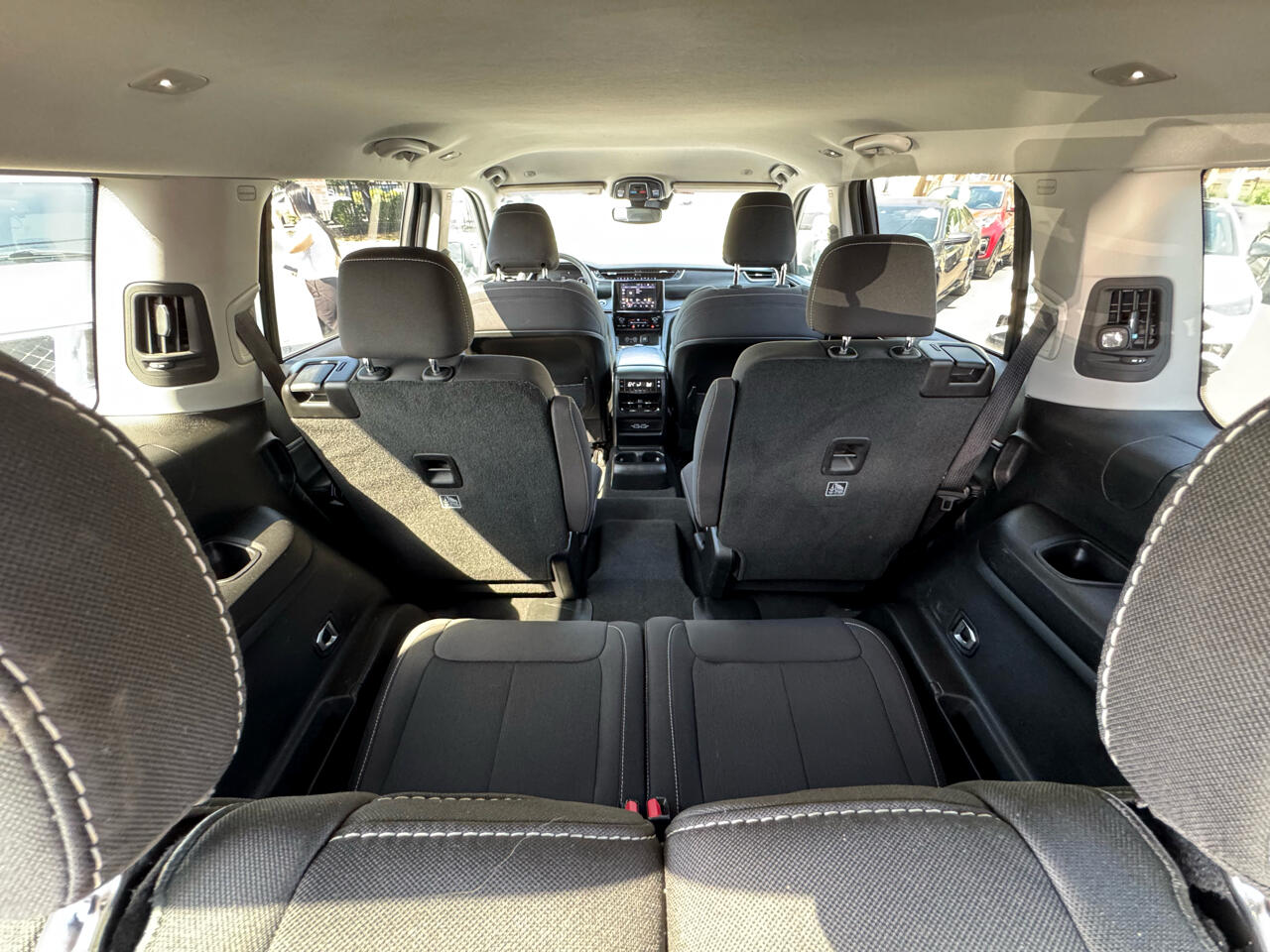 Jeep Grand Cherokee L Laredo 4WD 2023 Jeep Grand Cherokee L Laredo 4WD 2023