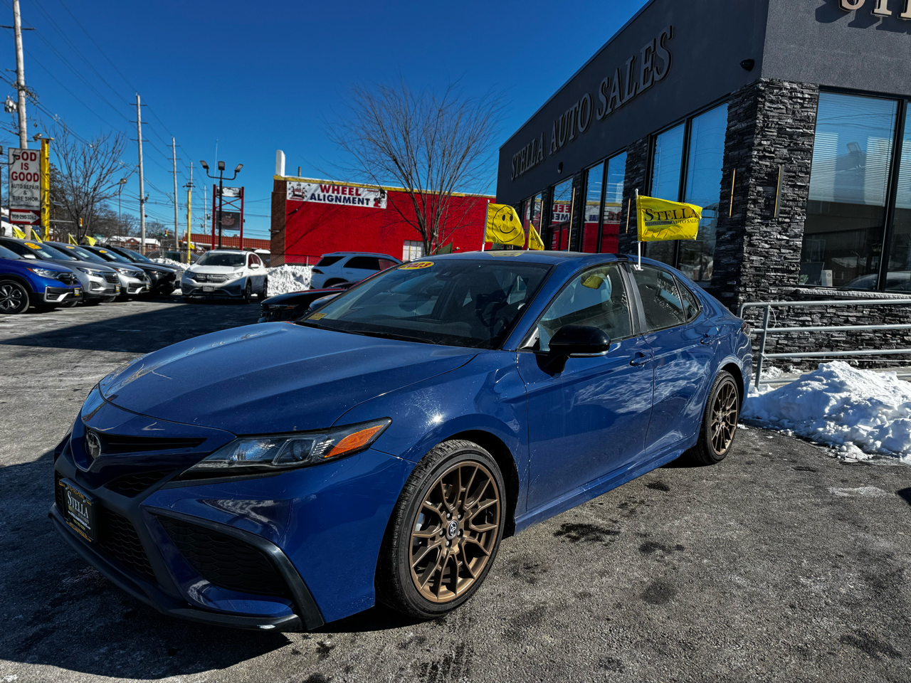 Toyota Camry SE 2023