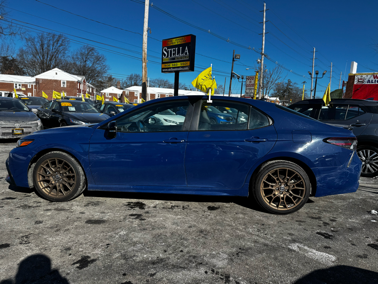 Toyota Camry SE 2023