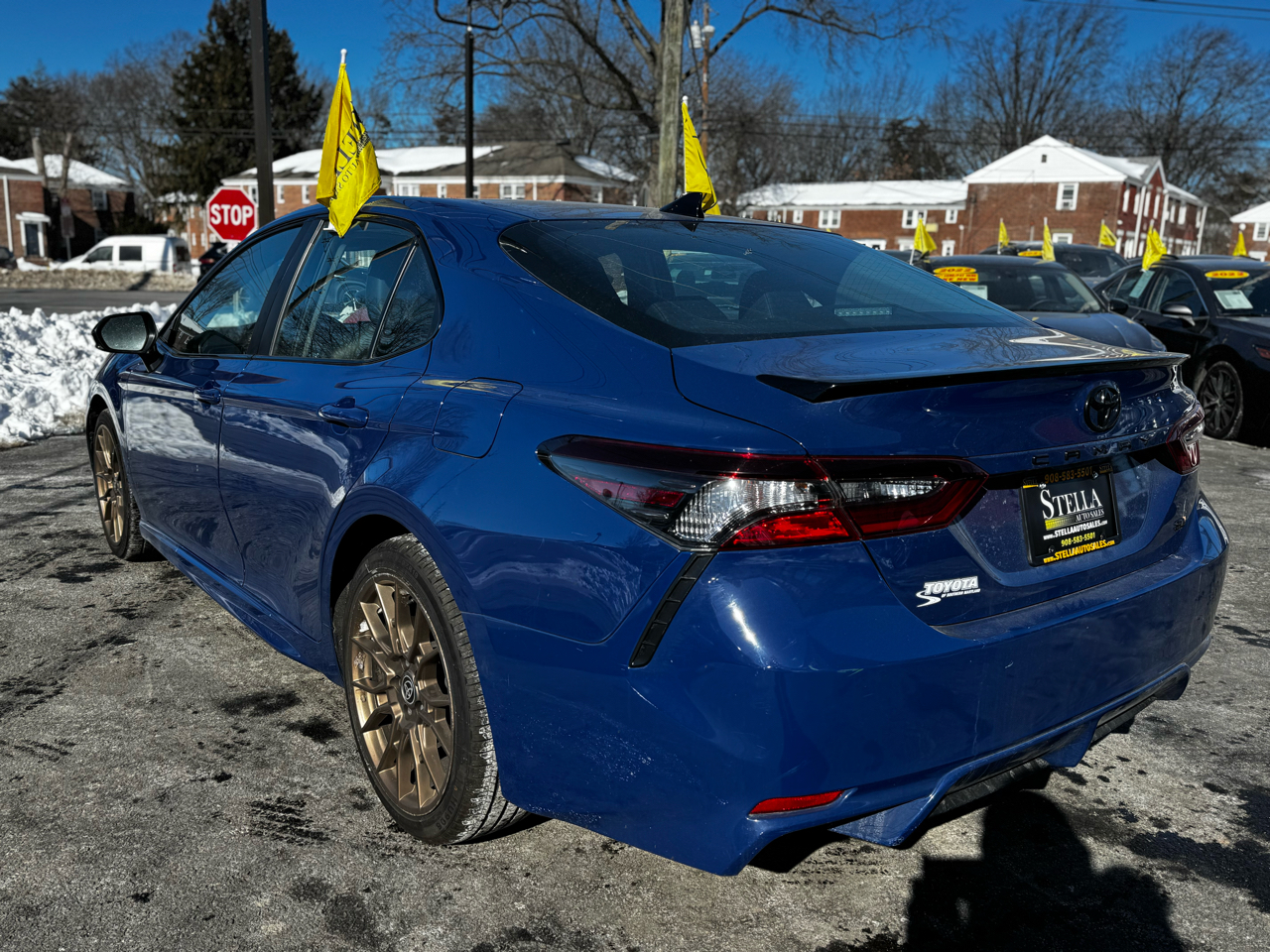 Toyota Camry SE 2023