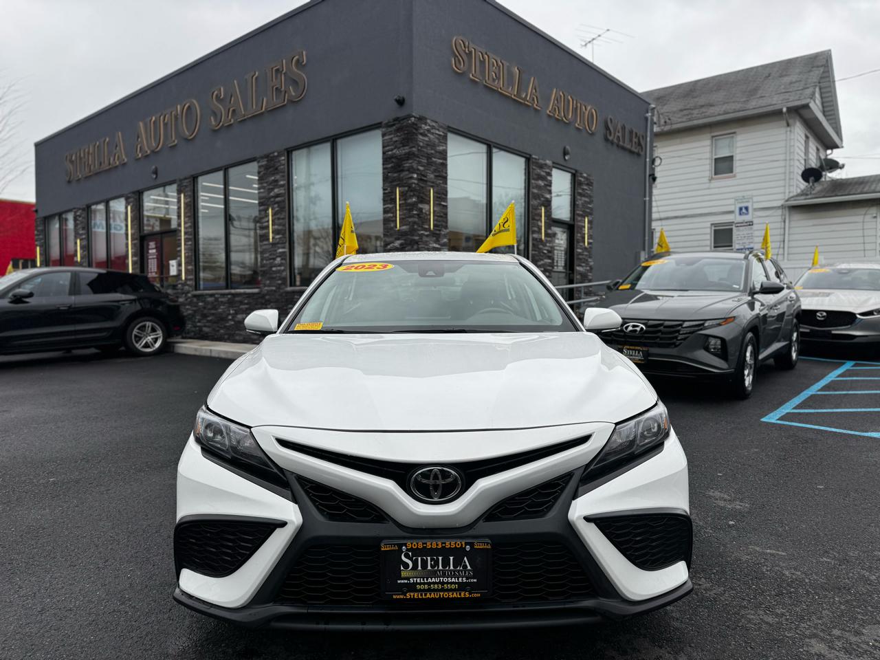 Toyota Camry SE 2023