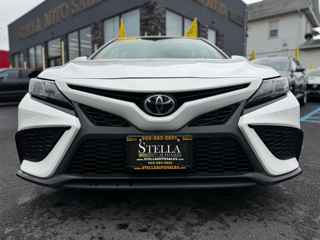 Toyota Camry SE 2023