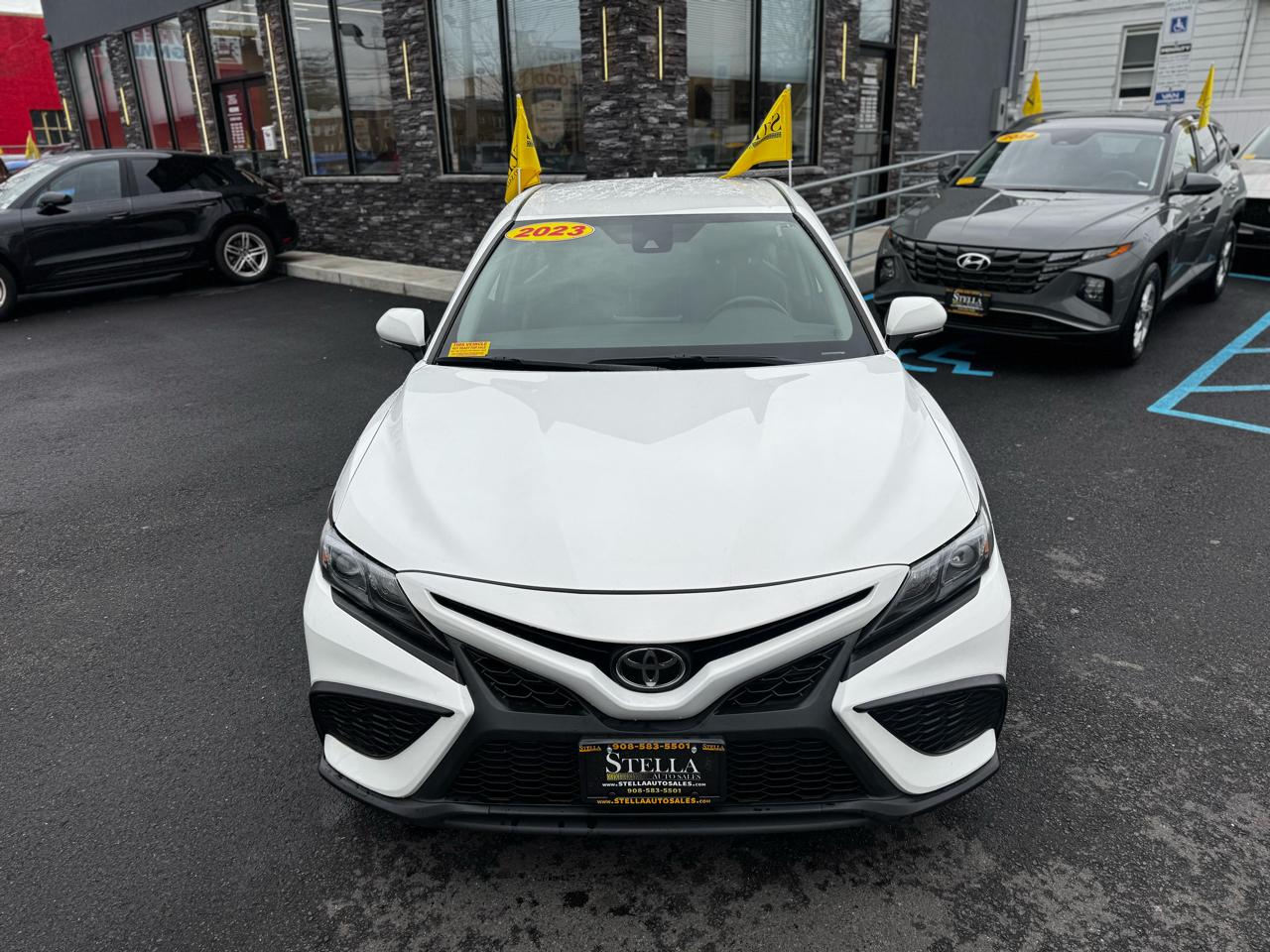 Toyota Camry SE 2023