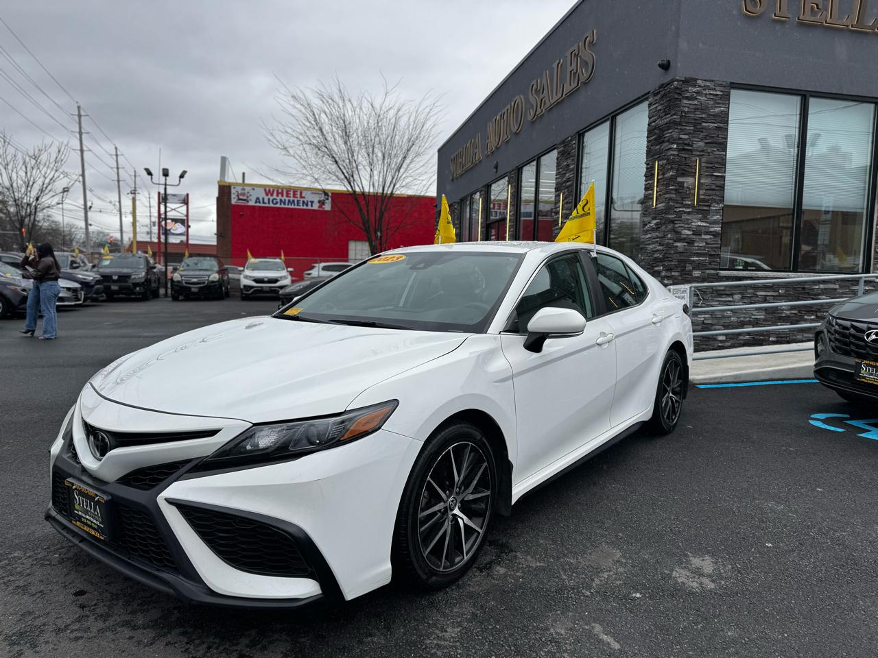 Toyota Camry SE 2023