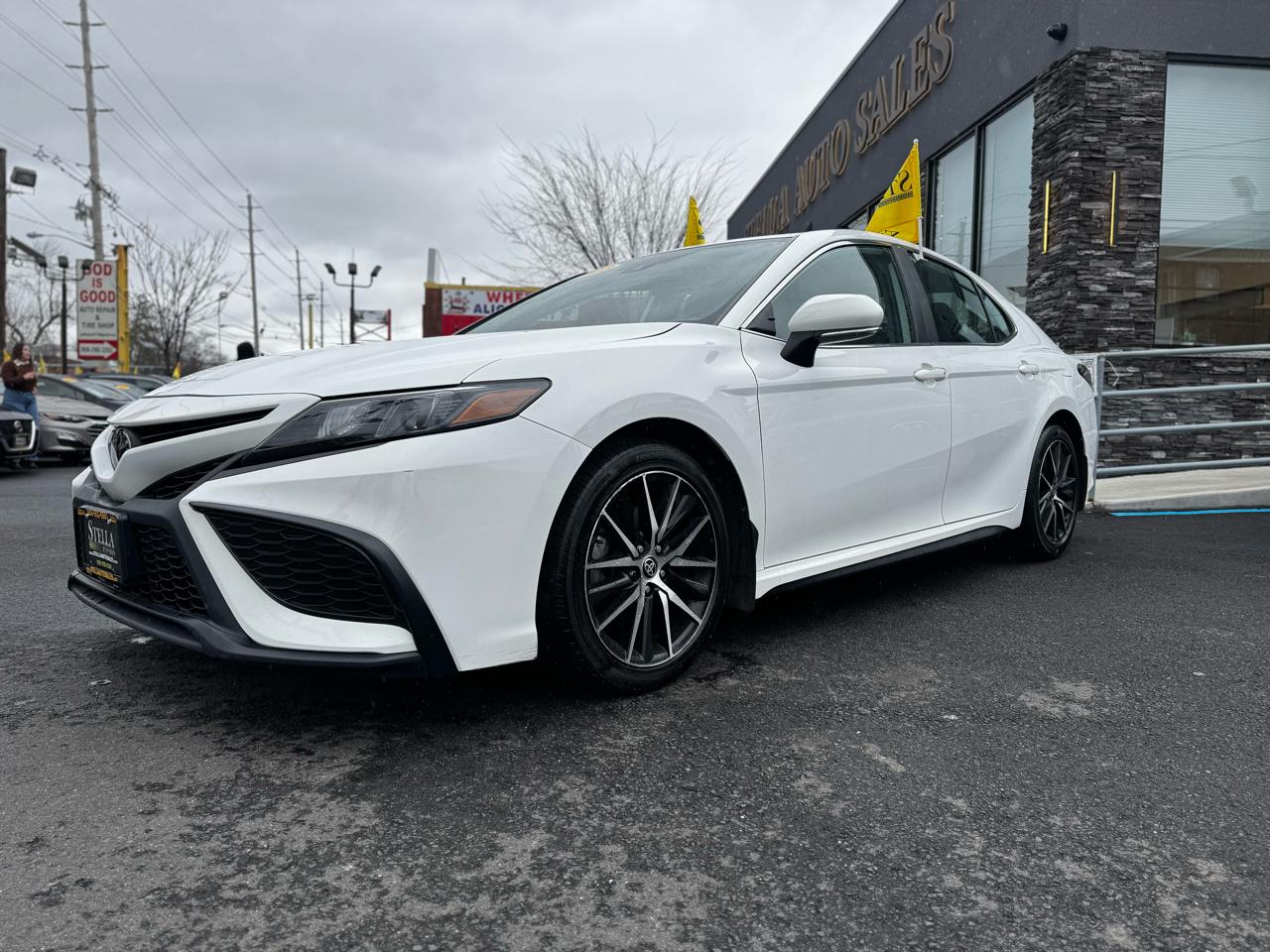 Toyota Camry SE 2023