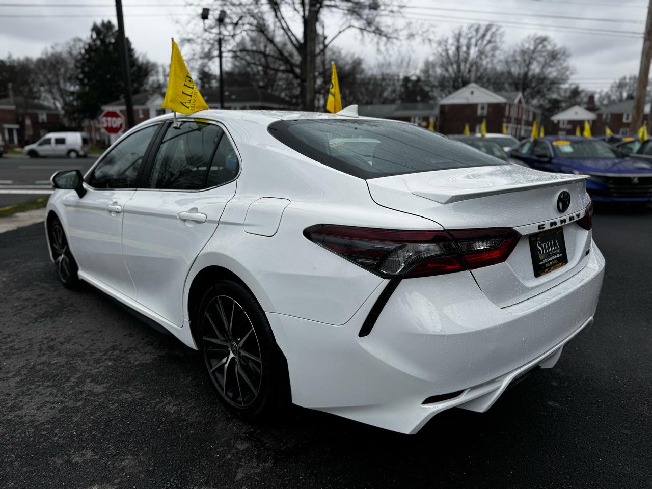 Toyota Camry SE 2023