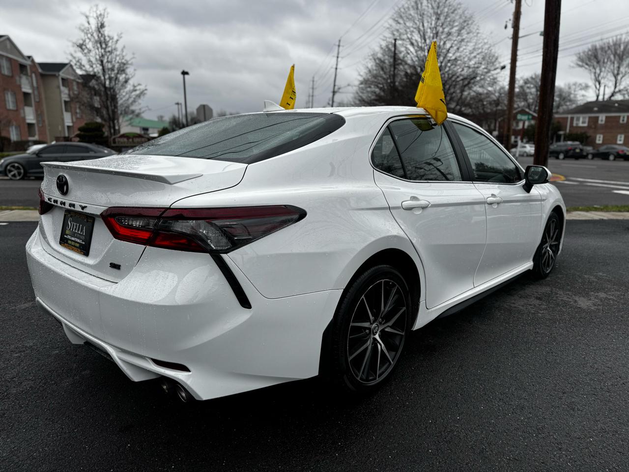 Toyota Camry SE 2023